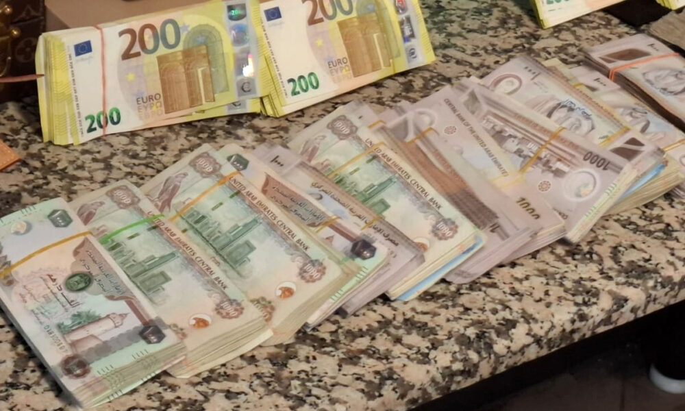 Captură de milioane de euro pe aeroportul din Otopeni: bani, bijuterii și ceasuri