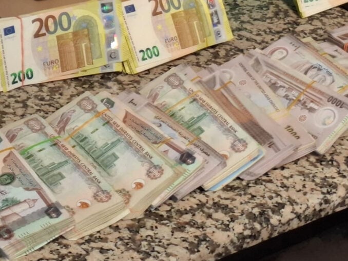 Captură de milioane de euro pe aeroportul din Otopeni: bani, bijuterii și ceasuri