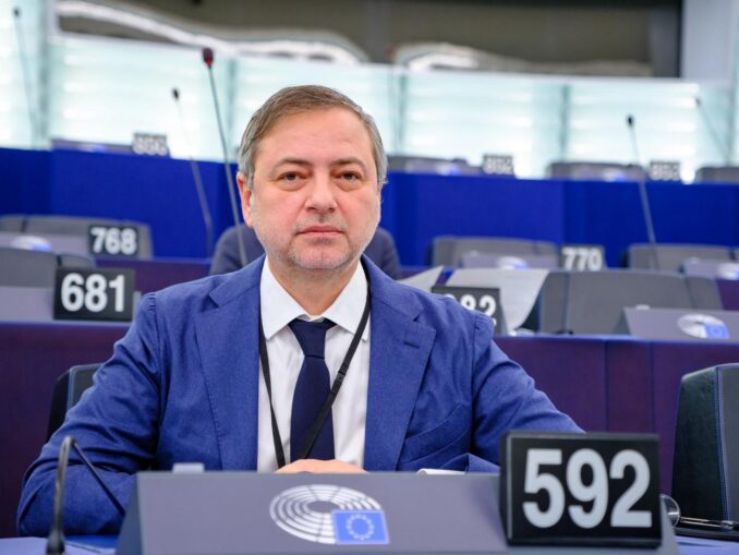 Dan Motreanu, reacție înainte de votul moțiunii de cenzură: PSD și AUR, două fețe ale aceluiași sistem