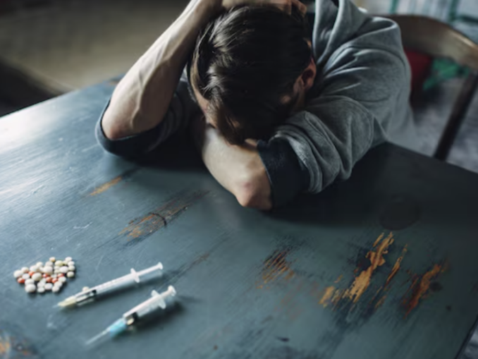 „Sunt atât de anesteziați încât nu mai simt durere, frig, foame, sete, nimic”. Cocktailurile de droguri, „bombe” care distrug vieți: anestezice veterinare, medicamente pentru dureri de oase sau insomnii