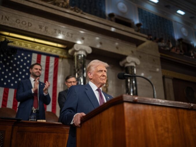 Trump îngroapă securea războiului cu președintele Columbiei și anunță o întâlnire