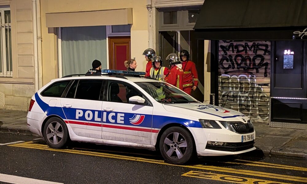 Noapte de coșmar la Paris. Un apartament plin cu petrecăreți a căzut peste cel de dedesubt VIDEO