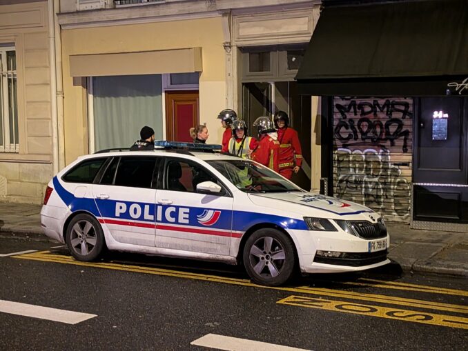 Noapte de coșmar la Paris. Un apartament plin cu petrecăreți a căzut peste cel de dedesubt VIDEO