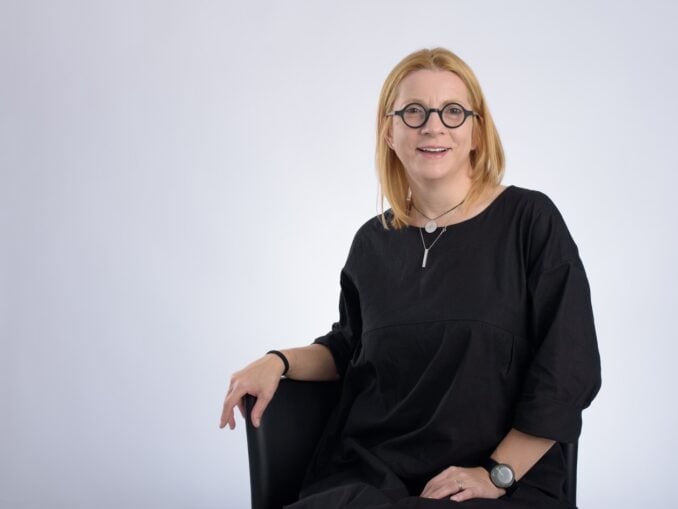 „Ecranele nu transformă un copil bun într-un copil violent”. Interzis accesul la rețele sociale pentru adolescenți