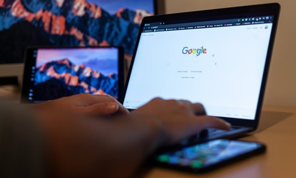 Gemini, prins cu lecția neînvățată. Google șterge rezumatele medicale făcute de AI