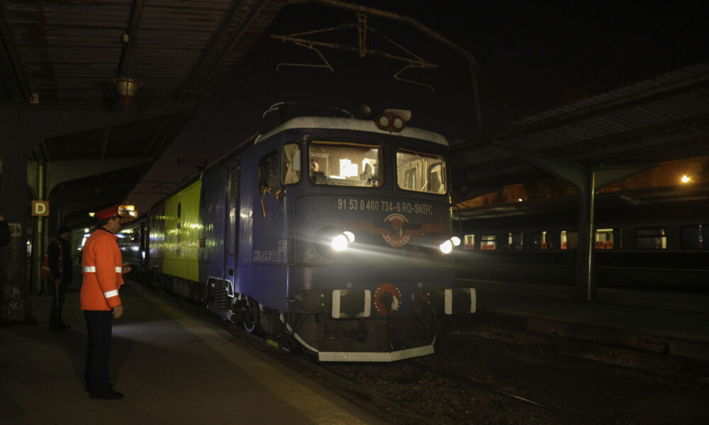 Circulația trenurilor în Gara de Nord, dată peste cap. Trenurile înregistrează întârzieri de sute de minute