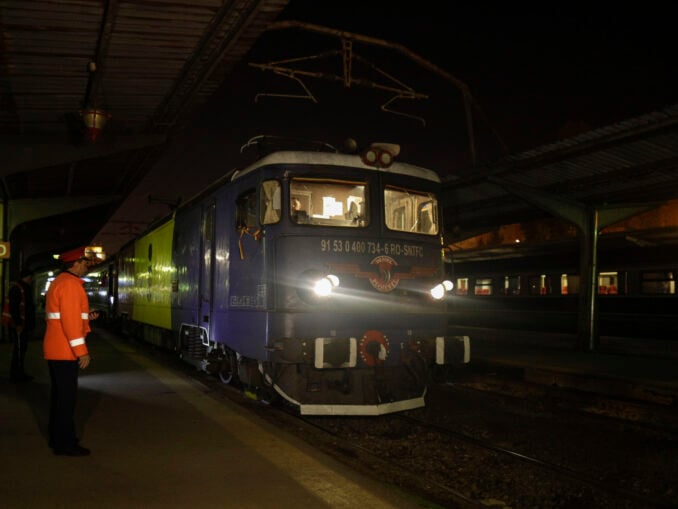 Circulația trenurilor în Gara de Nord, dată peste cap. Trenurile înregistrează întârzieri de sute de minute