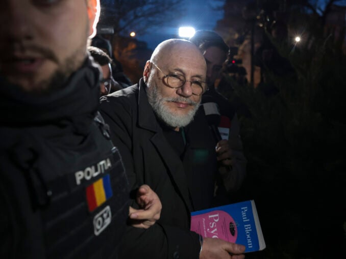 Terapeutul Cristian Andrei, acuzat de abuzuri sexuale, a fost lăsat liber după mai multe ore de audieri