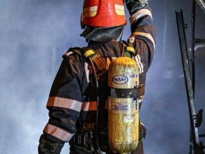 Incendiu într-un bloc din Alexandria. 12 persoane s-au autoevacuat