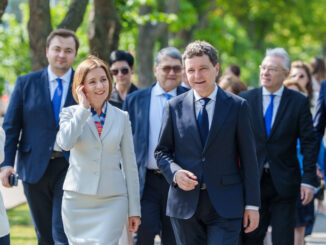 SONDAJ Tot mai mulți moldoveni vor unirea, dar majoritatea e încă departe