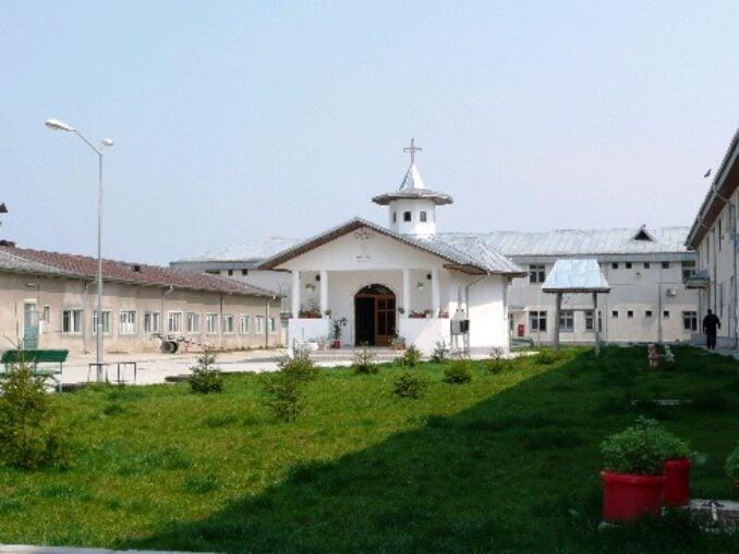 Pe ce mai dă statul bani pentru cei din închisori: de la prezervative cu aromă de banane până la cătușe