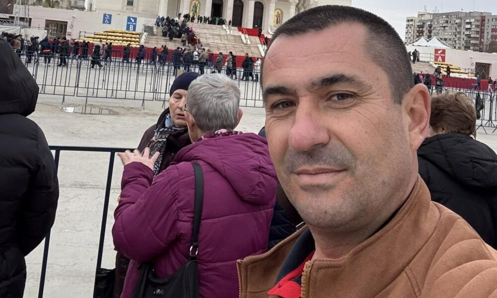 Primar reținut după ce a trimis poze indecente unei minore. Edilul, călcat de mascați