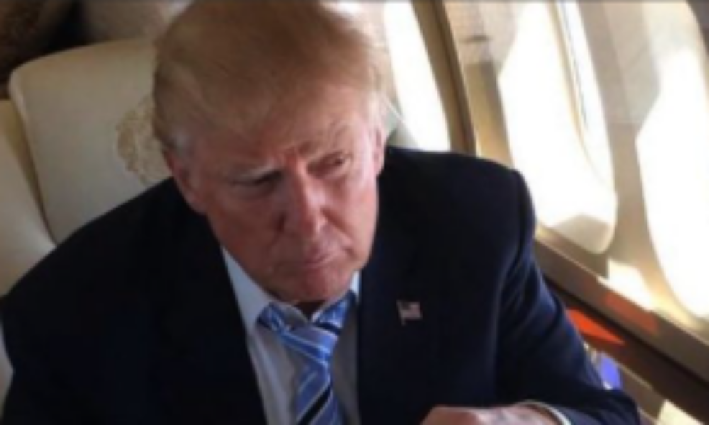 Trump se plânge că „pare gras” în poze. Democrații răsucesc cuțitul în rană