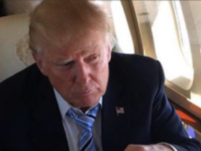 Trump se plânge că „pare gras” în poze. Democrații răsucesc cuțitul în rană