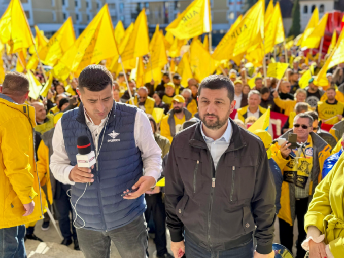 Cuțit în spatele lui Simion după ce a tăiat tortul „Groenlanda”