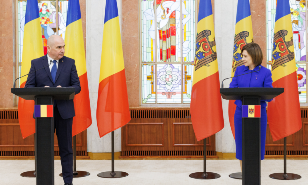 Republica Moldova, cu ochii pe București. Cum se vede de la Chișinău criza politică de peste Prut?