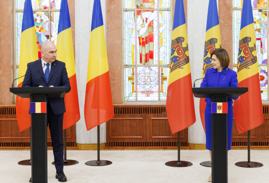Republica Moldova, cu ochii pe București. Cum se vede de la Chișinău criza politică de peste Prut?