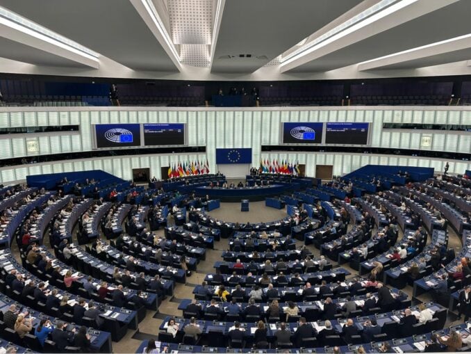 Greu de demis. Șefa Comisiei Europene rezistă la a patra moțiune – VIDEO