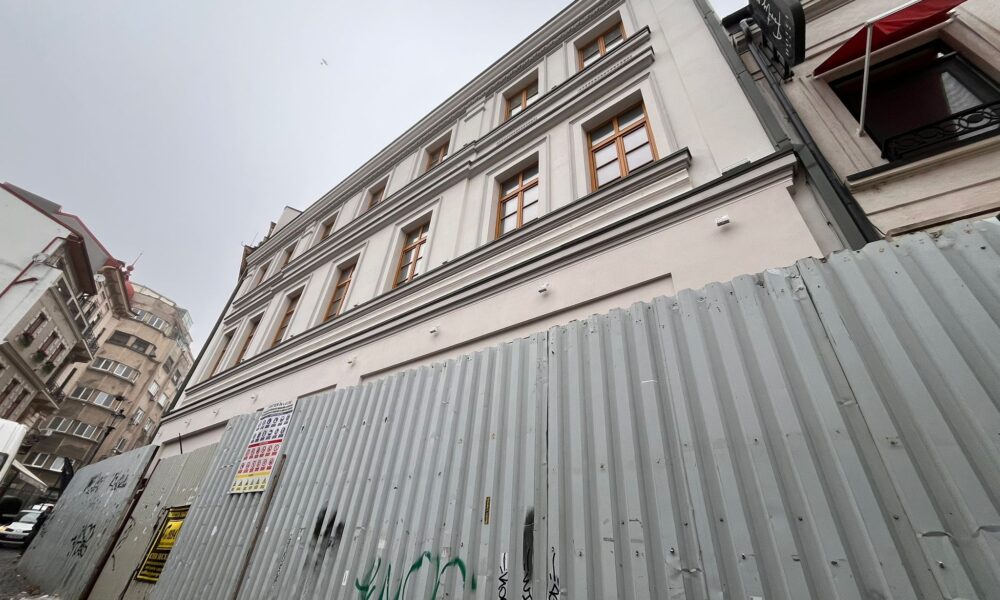 Hotelul în care s-a pus la cale Mica Unire nu mai e o ruină, dar nici n-o duce bine