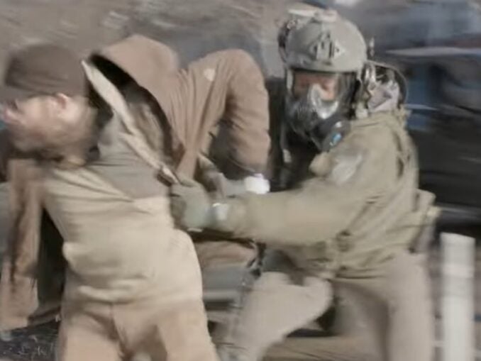 Un nou videoclip dezvăluie o confruntare fizică dintre Alex Pretti şi agenţii federali