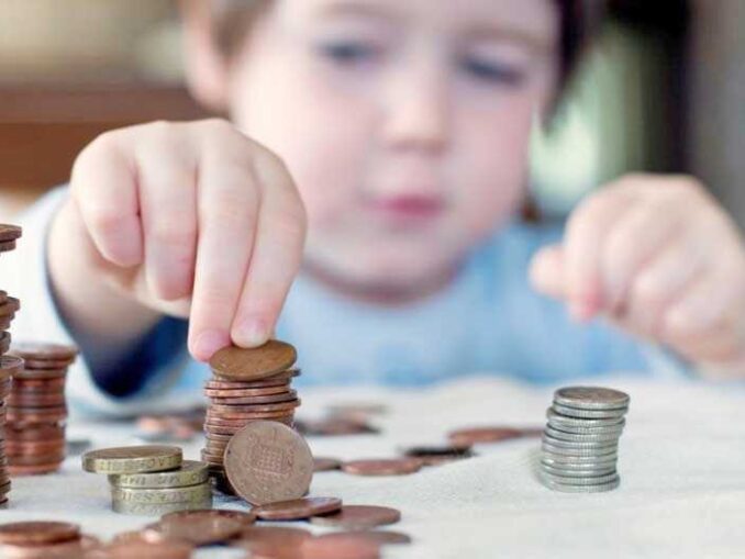 Alocațiile pentru copii nu cresc nici în 2026. Decizia care sfidează legea