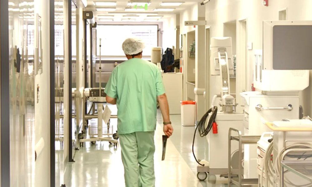 Cât timp mai ești asigurat la Sănătate dacă îți dai demisia în 2026