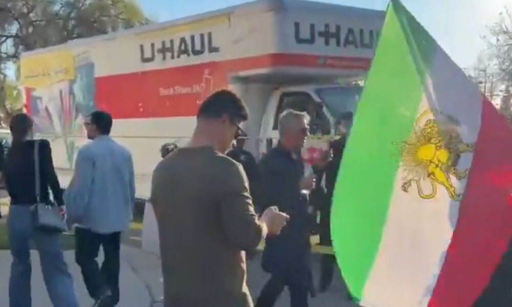 VIDEO Teroare în L.A. Un camion a intrat în plin într-o mulţime de protestatari anti-Iran