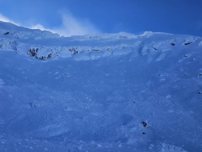 FOTO. Pericol major în Munții Făgăraș: mai multe avalanșe de proporții la Bâlea Lac