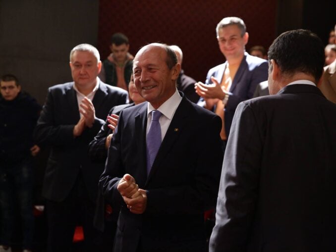 ”Au distrus țara cu pomenile electorale”. Băsescu atac dur la adresa guvernelor