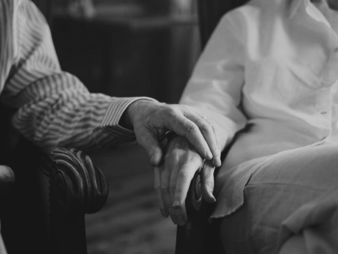 Un bătrân a murit de frig în casă