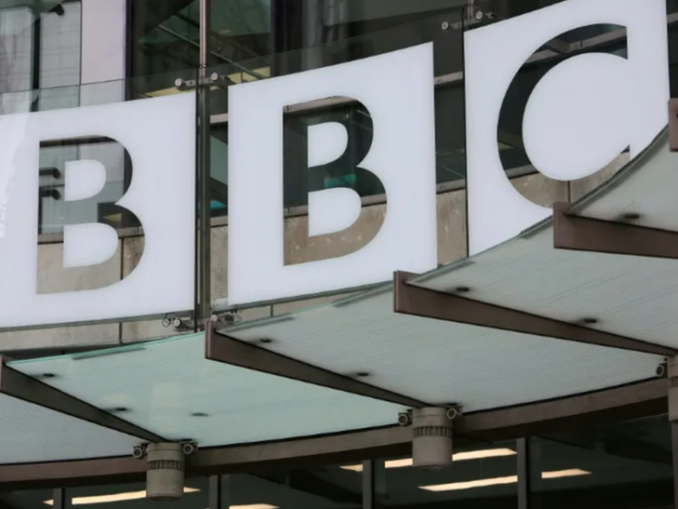 Femeile în vârstă „dispar” din rolurile de prezentatoare la BBC