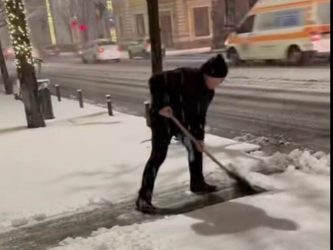 Boc amenință firmele de deszăpezire: Câte staţii necurăţate, atâtea amenzi aplicate!