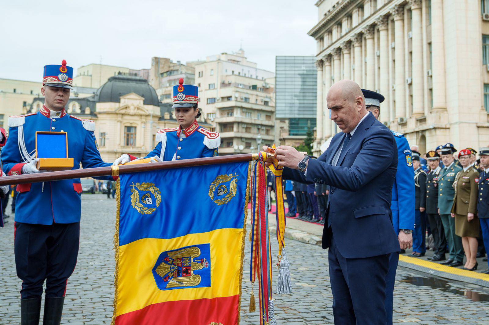 SONDAJ Ce vor românii de la Bolojan în 2026