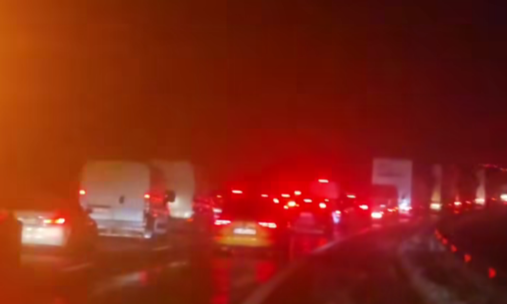 Coloană de maşini pe cinci kilometri, pe Autostrada A1
