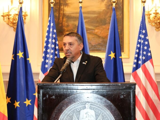 Misiune imposibilă. Deși și-a dat demisia, Daniel David este încă ministrul Educației