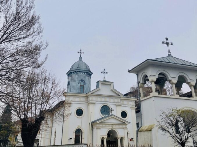 Sfântul Vasile din culoarea galbenă…