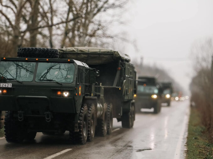 Tehnică militară pe străzile din Capitală