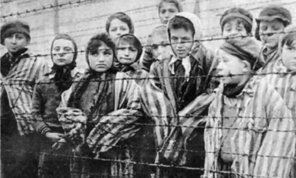 Memoria Holocaustului deformată de AI