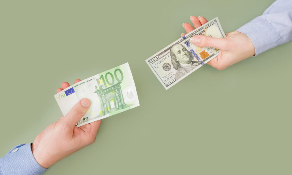 În ce monedă e cel mai bine să-ți ții economiile
