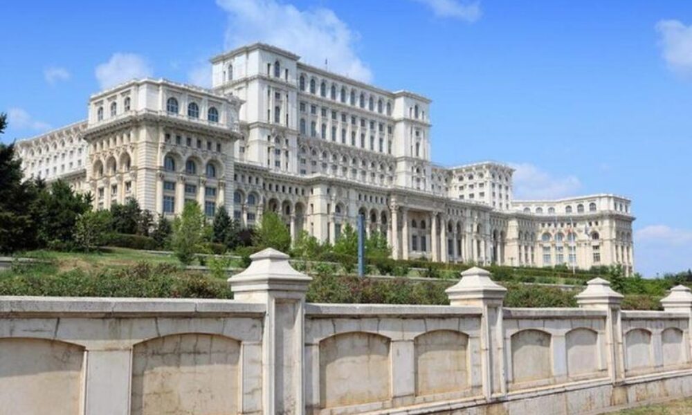 Când va fi demolat gardul Palatului Parlamentului