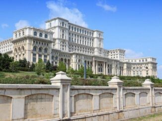 Incident nou la Parlament. Individ imobilizat după ce a sărit gardul instituției