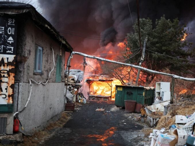 Incendiu masiv în Coreea de Sud. Sute de pompieri luptă cu flăcările