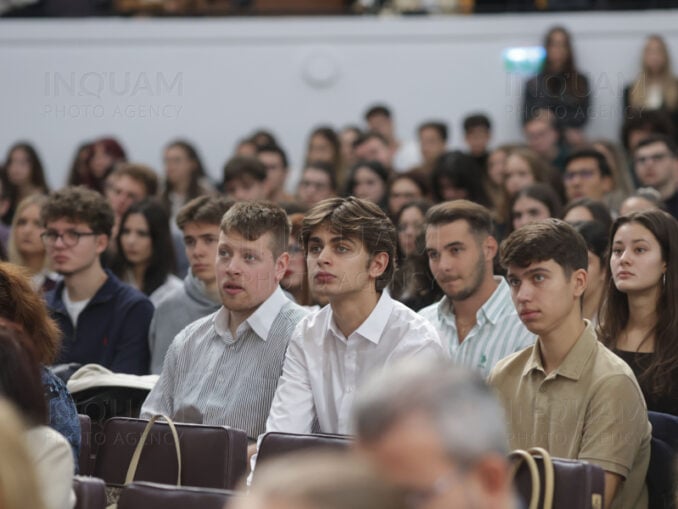 Universitatea din Bucureşti a lansat platforma descopeRO.unibuc.ro