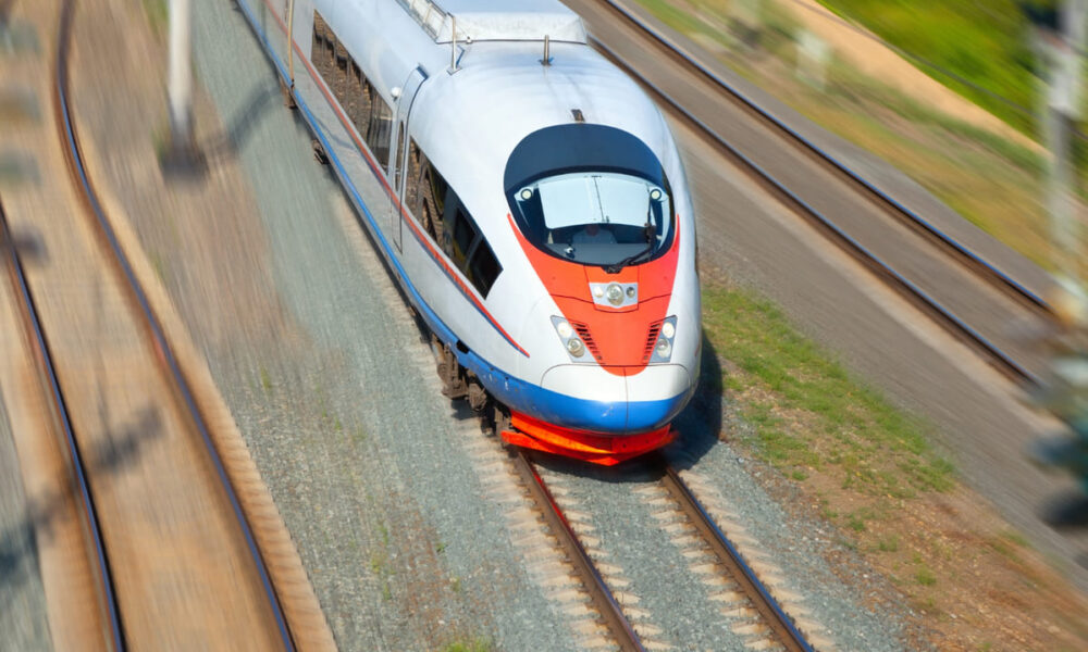 Tren de mare viteză – 250km/h și 800 de km de cale ferată. Investiție istorică în România