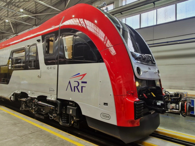 Marea dilemă de la CFR. Vin 50 de trenuri noi, dar n-au pe unde circula