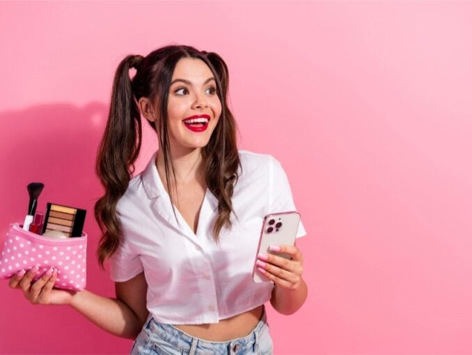 Ce ar fi bine să conțină prima trusă de machiaj a unei adolescente