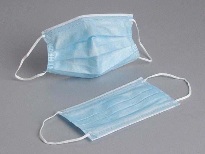 Măştile chirurgicale oferă protecţie insuficientă, avertizează experţii