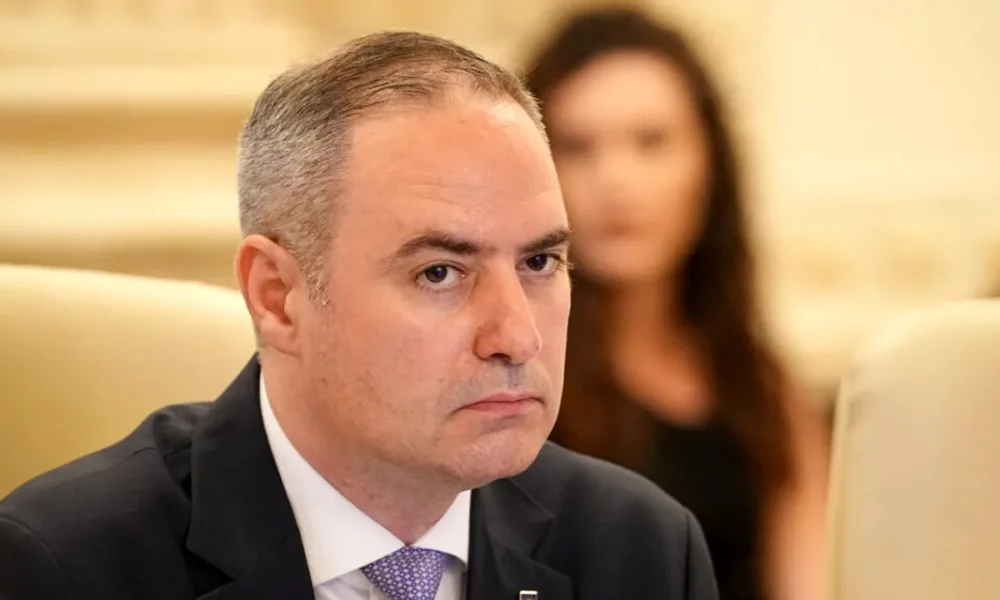 Ministrul Finanțelor, implicat într-un accident rutier. Doi italieni au ajuns la spital