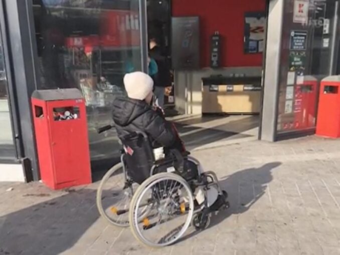 Săraca fată bogată. Cerșea pe străzi, dar trăia în lux