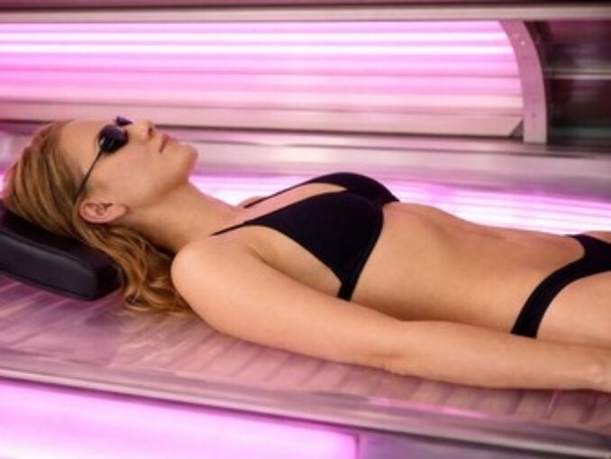 Oamenii de ştiinţă  avertizează! Bronzatul artificial triplează riscul de cancer de piele